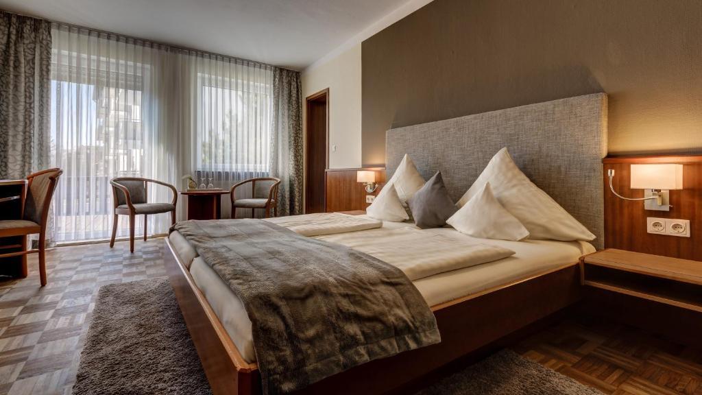 Hotel Restaurant Weihenstephaner Stuben 란츠후트 객실 사진
